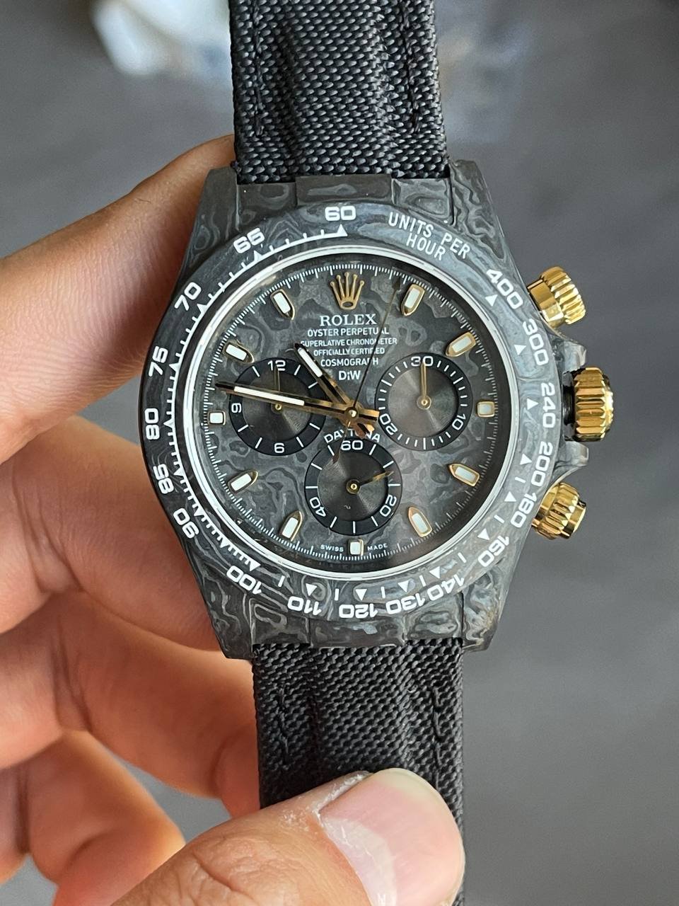 Alternative view of Daytona Special design – Carbon Fiber - Black & Gold