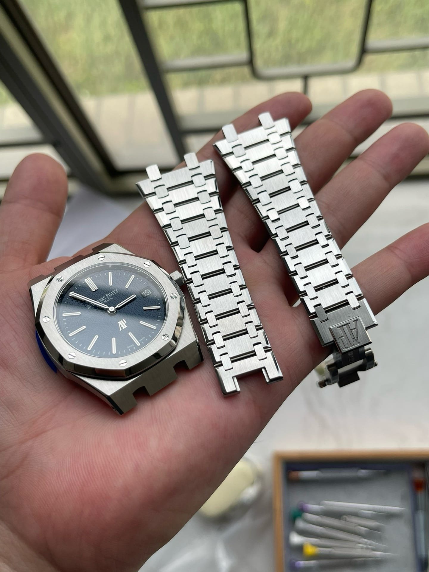 Alternative view of AP - Royal Oak Steel - Blue Dial