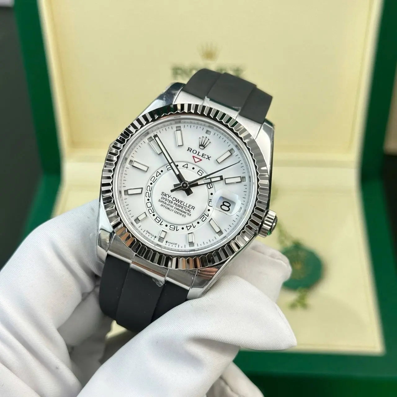 Alternative view of Sky Dweller – White gold – Oysterflax – White dial 42mm
